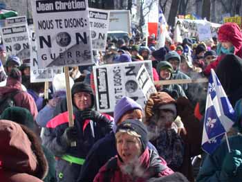 Manifestation pour la paix en Irak  Montral, Qubec, le 15 fvrier 2003. Photo: Jacques Sabourin