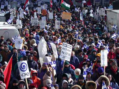 Manifestation pour la paix en Irak  Montral, Qubec, le 15 fvrier 2003. Photo: Jacques Sabourin