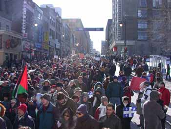 Manifestation pour la paix en Irak  Montral, Qubec, le 15 fvrier 2003. Photo: Jacques Sabourin