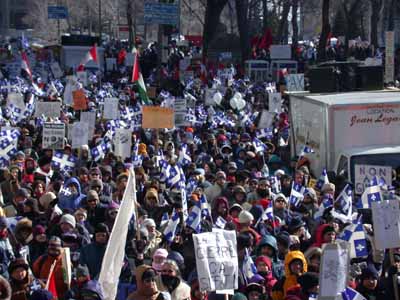 Manifestation pour la paix en Irak  Montral, Qubec, le 15 fvrier 2003. Photo: Jacques Sabourin